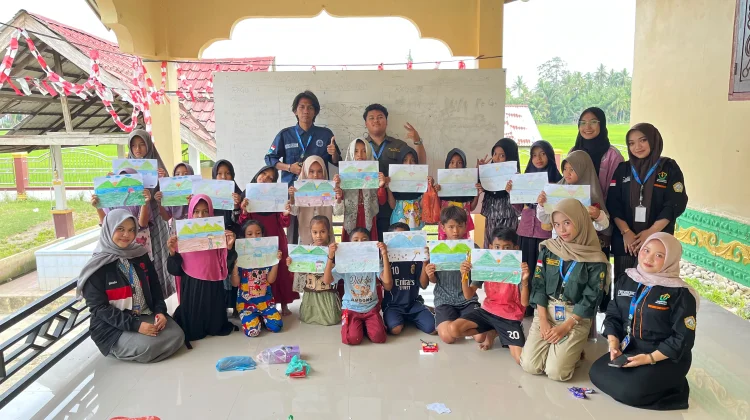 Penuh Warna, Intip Keseruan Anak-Anak Desa Blang Crok saat Menggambar