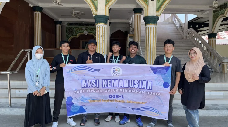 Jelang Maulid, Komunitas Generasi Inspirasi Remaja Lhokseumawe Bersihkan Mesjid