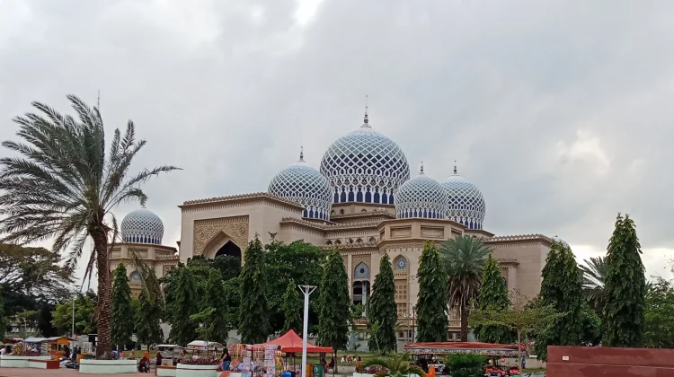 Masjid yang Menghidupkan Umat