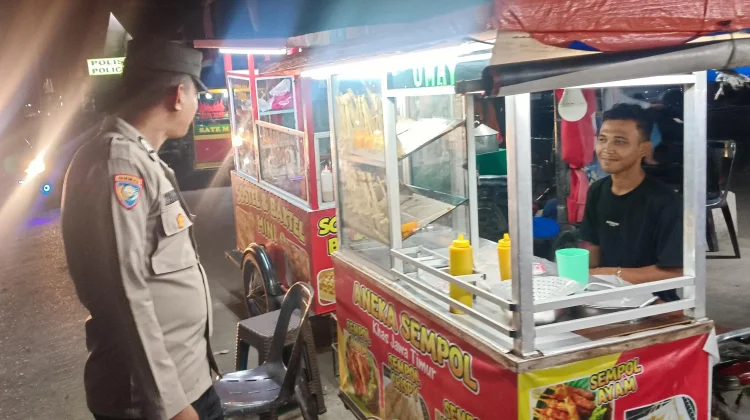 Patroli Dialogis Polsek Muara Satu Sambangi Pedagang