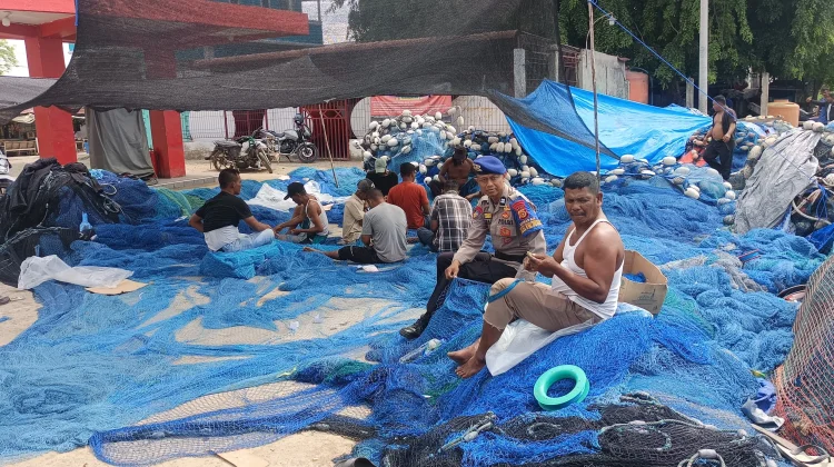Sat Pol Airud Sambangi Nelayan di PPI Pusong Lama, Sampaikan Imbauan Kamtibmas