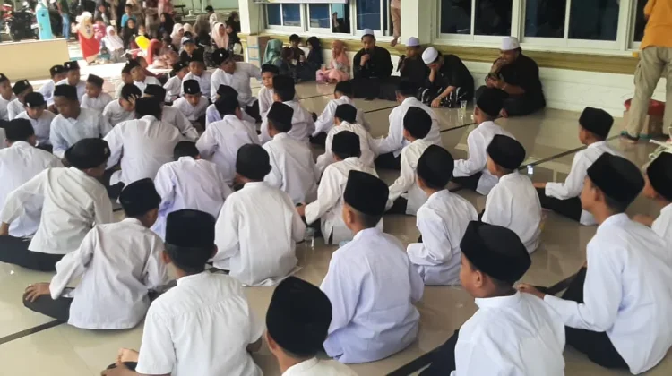 Peringati Maulid Nabi, Gampong Meunasah Mesjid Gelar Zikir dan Santunan Anak Yatim