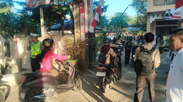Dari Gerbang Sekolah, Polantas Ingatkan Pelajar Pentingnya Tertib Berlalu Lintas