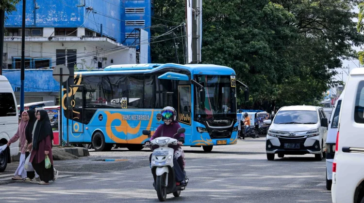 Motor Mendominasi Jalan Aceh, Mengapa Transportasi Umum Sulit Berkembang?