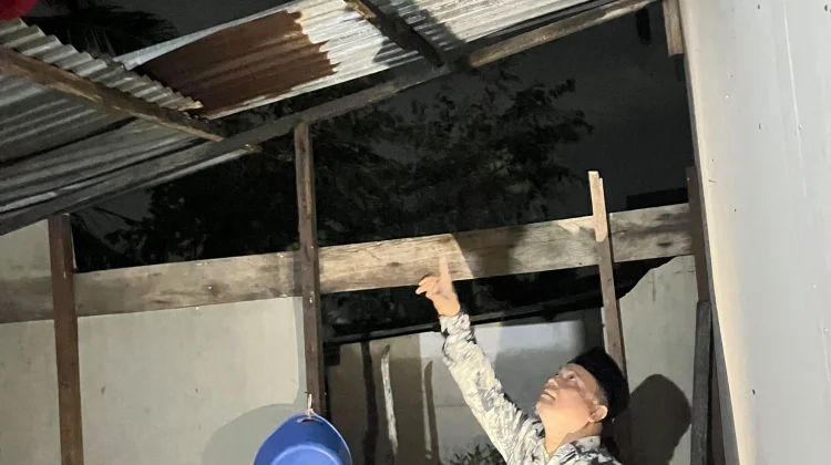 Sembilan Rumah Rusak, Bupati Aceh Timur Salurkan Bantuan