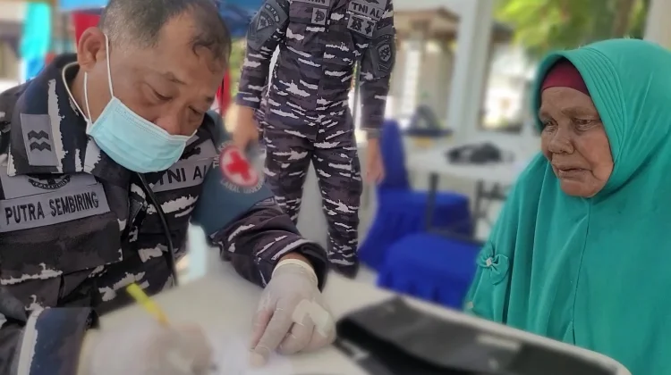 HUT TNI AL - 81, Ratusan Warga Bantaian Serbu Bakti Kesehatan Lanal-PHE NSO