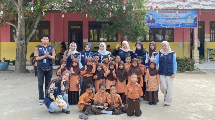 Cuci Tangan Jadi Seru! Mahasiswa KKN Ajarkan PHBS dengan Cara Kreatif di SDN 6