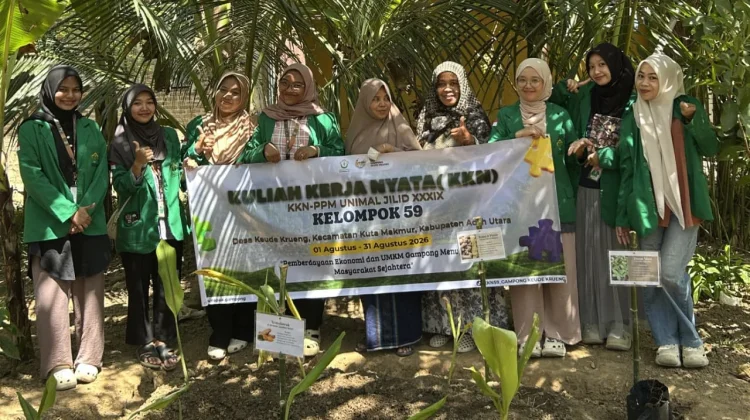 Mahasiswa KKN Unimal Kelompok 59 Tanam Tanaman Obat Keluarga di Desa Keude Krueng