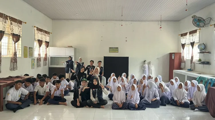 Mahasiswa KKN Ajak Remaja Lawan Budaya Cyberbullying di SMPN 1 Kuta Makmur