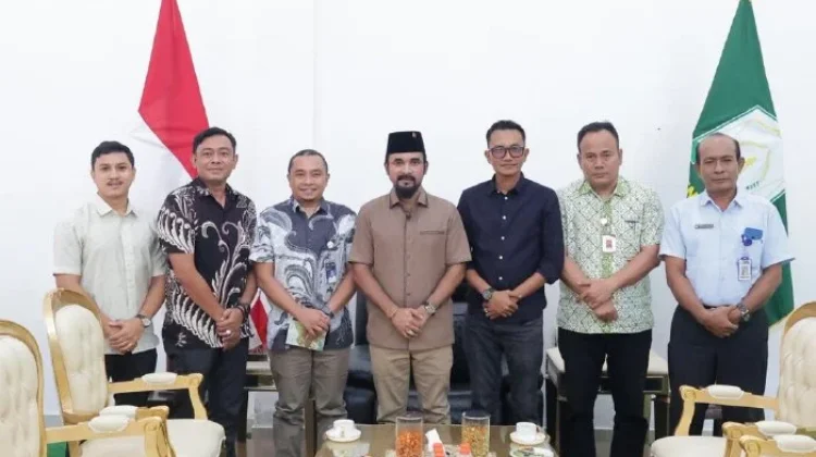 Bulog Bersama Bupati Al- Farlaky Bahas Sinergi Distribusi Beras