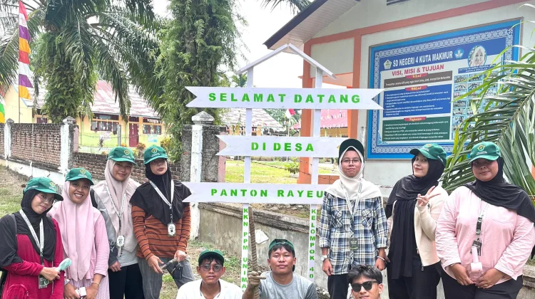 Mahasiswa KKN PPM Unimal Kelompok 40 Pasang Papan Penunjuk Dusun