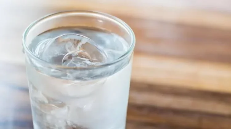 Mitos atau Fakta, Minum Air Dingin Bikin Gemuk?