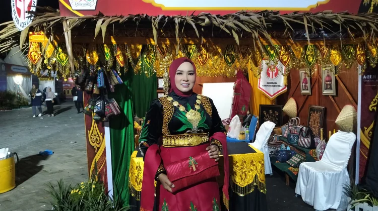 Beda dari yang Lain, Musliana Angkat Pisang Dua Mu di Milad 800 Samudera Pasai