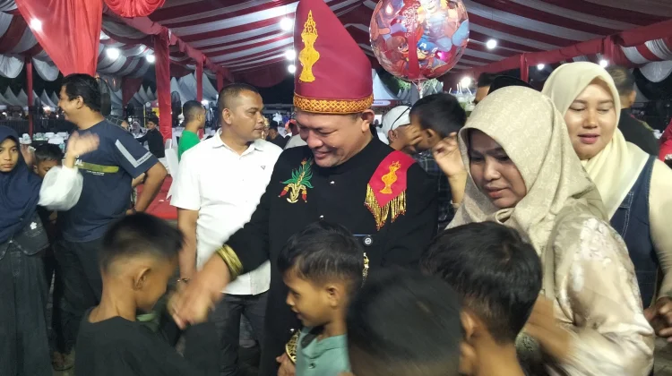 Usai Pembukaan Milad 800 Samudra Pasai, Ayah Wa Diserbu Warga untuk Foto