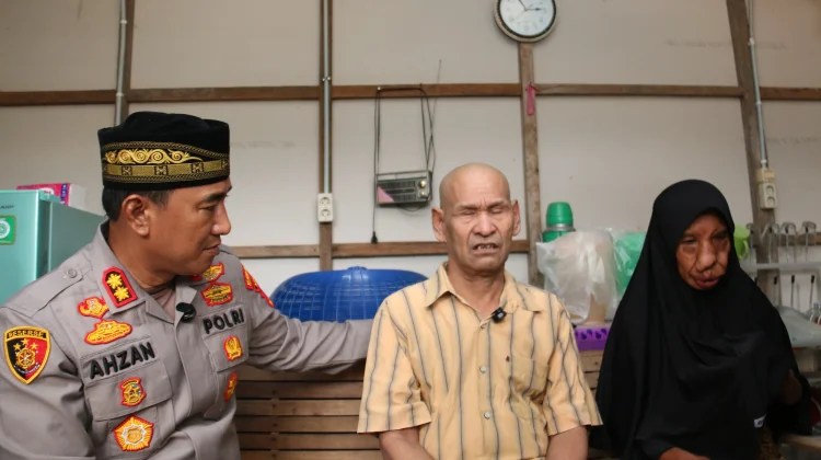 Kapolres Lhokseumawe Salurkan Bantuan untuk Keluarga Kurang Mampu