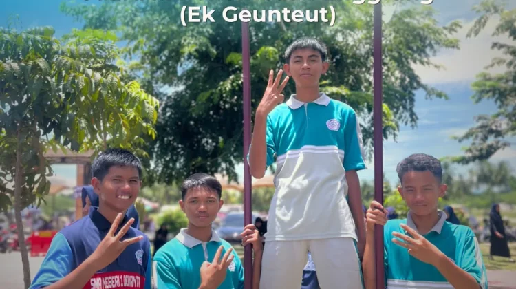Fajar Sabet Juara III pada Perlombaan Tradisional Ek Geunteut di 800 Piasan Pase
