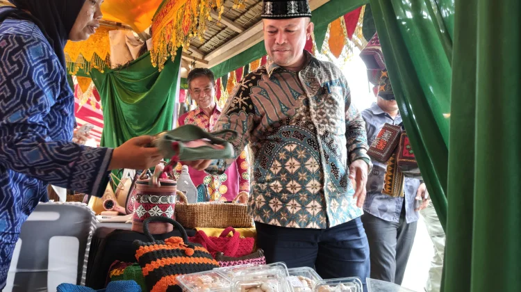 Bupati Aceh Utara Semangati Stan UMKM pada Peringatan Milad ke-800