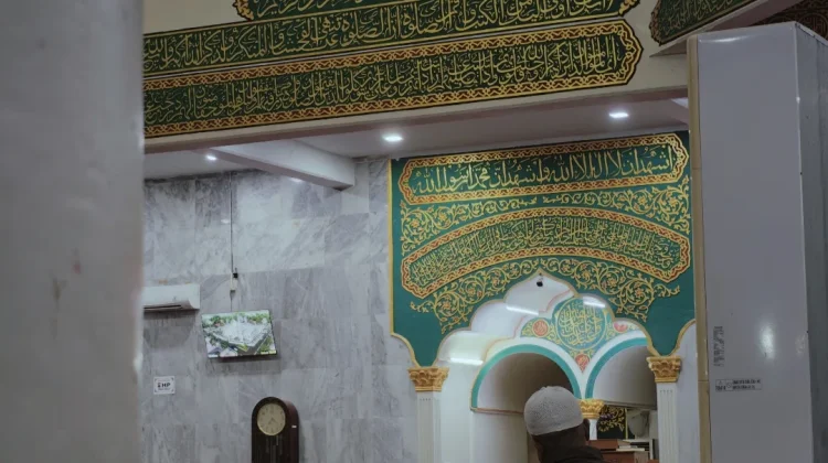 Fadhillah Orang Berilmu dan Menuntut Ilmu, Jalan Menjaga Diri dari Fitnah Dunia