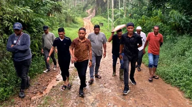 Jalan Rusak Sepanjang 12 Km di Pedalaman, Wakil Bupati Aceh Utara Turun ke Lokasi