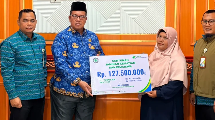 BPJS Ketenagakerjaan Serahkan Manfaat Rp127,5 Juta untuk Ahli Waris Karyawan IAIN