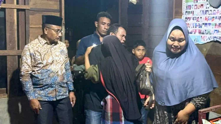 Tangis Haru Sambut Kepulangan Marzuki Warga Aceh, yang Dideportasi dari Malaysia