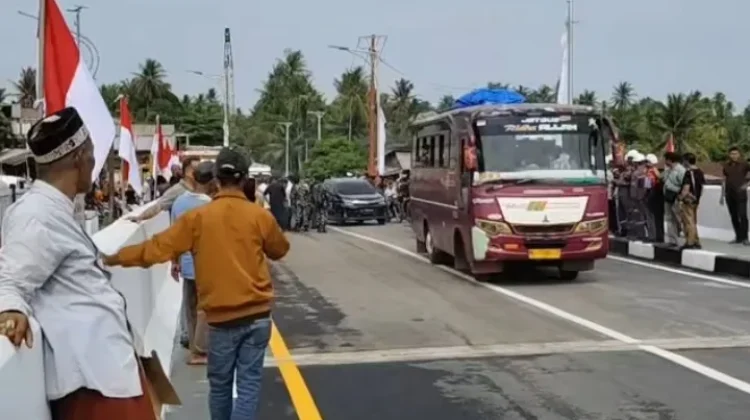 Warga Sambut Gembira Beroperasinya Jembatan Baru Kuta Blang