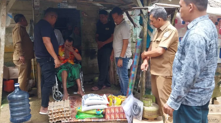 Baitul Mal Aceh Utara Salurkan Bantuan untuk Keluarga M. Yakop di Sawang