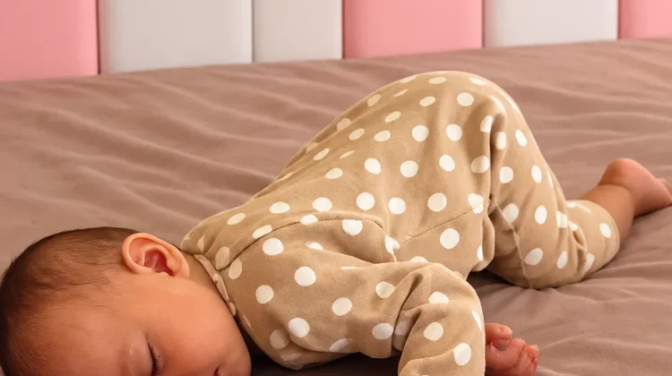 Bayi Tidur Menungging, Orang Tua Perlu Perhatikan Posisi Tidurnya