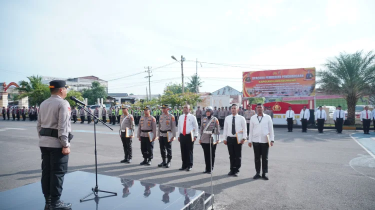 Polres Lhokseumawe Berikan Penghargaan kepada Tujuh Personel