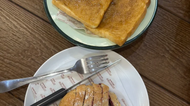 Sarapan Pagi Dengan Roti Sederhana Tetap Mengenyangkan
