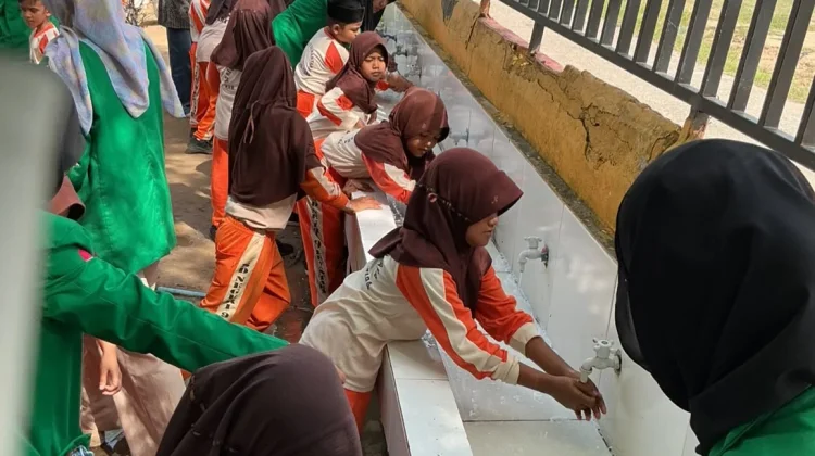 Health Campaign SATRIA Ajak Siswa SDN 9 Dewantara Rajin Cuci Tangan