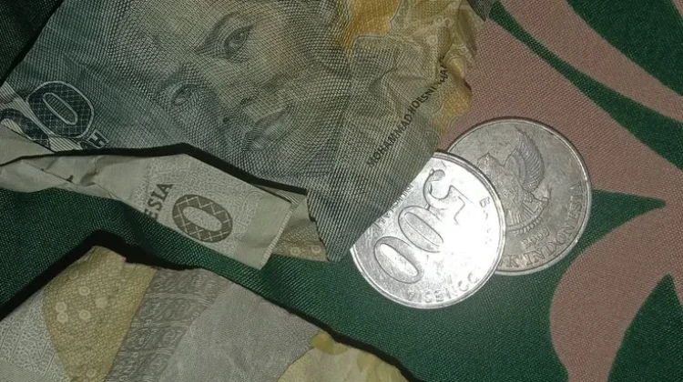 Bertahan di Akhir Bulan di tengah Ekonomi yang Tak Menentu