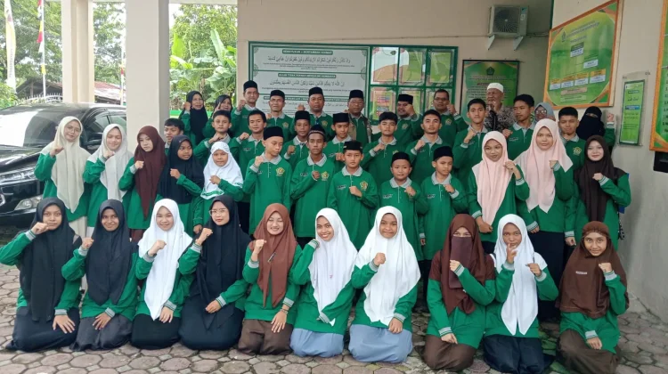 Kemenag Bireuen lepas 33 peserta OMI ke tingkat Provinsi Aceh