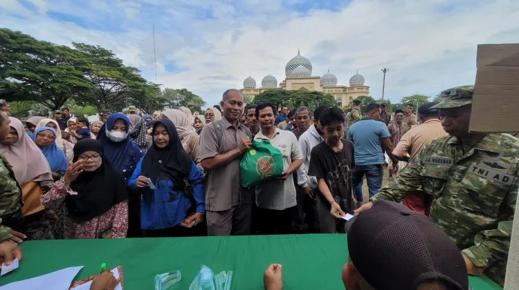 HUT ke-81 TNI di Lhokseumawe, Ribuan Sembako dan Porsi Makan Dibagikan