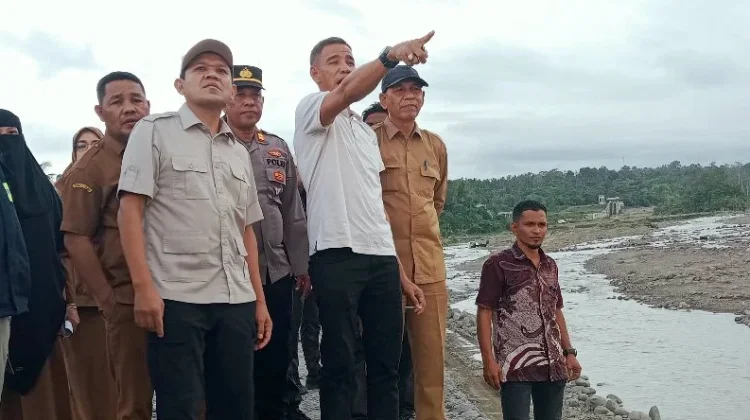 Wagub Aceh Dorong Percepatan Infrastruktur Jalan dan Tebing Sungai di Sawang