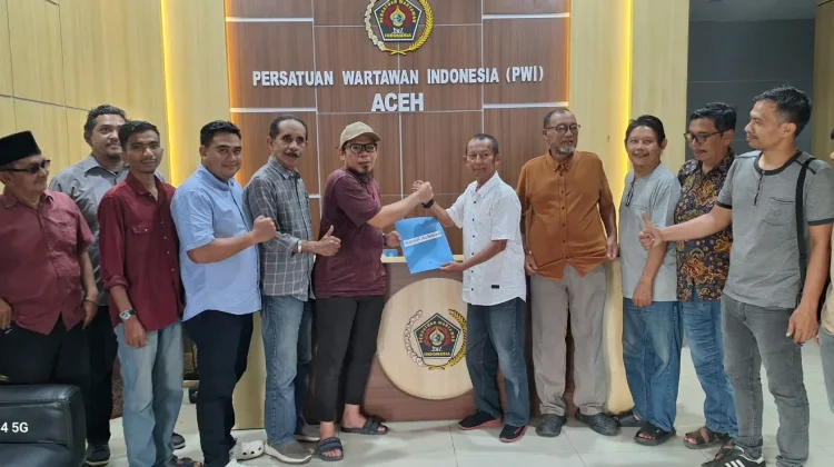 Sayuti Achmad Ambil Formulir Bakal Calon Ketua PWI Aceh 2026-2031