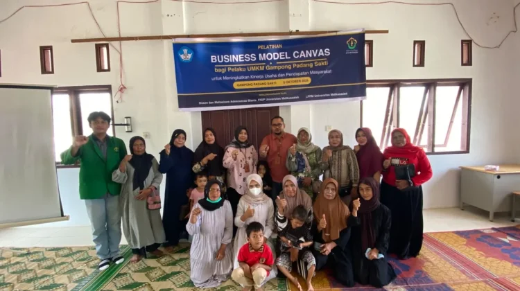 Dosen dan Mahasiswa Administrasi Bisnis Unimal Latih 21 Pelaku UMKM