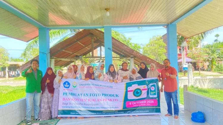 Dosen Fisipol Unimal Ajari Kelompok Perempuan Ciptakan Foto Produk Jualan