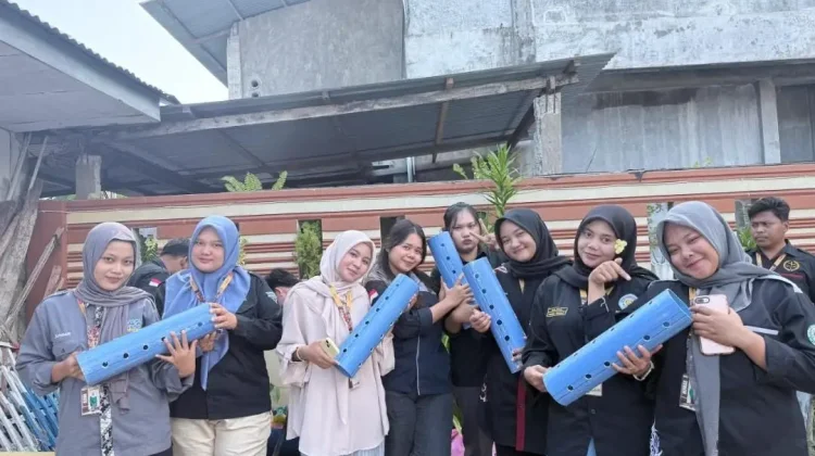 Mahasiswa KKN 29 Unimal Membuat Biopori