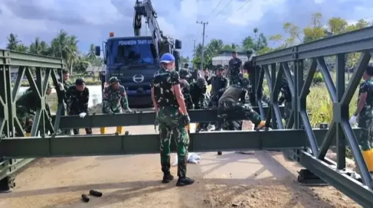 Gerak Cepat TNI Pemasangan Jembatan Bailey di Desa Bluka Teubai
