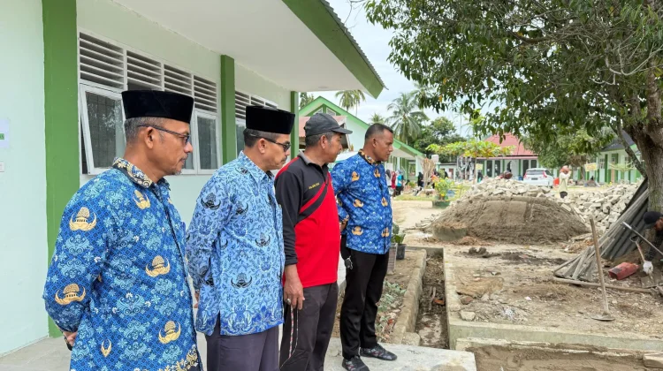 Kakankemenag Aceh Timur Tinjau Progres MTsN 7 dan MIN 23