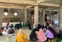 Mahasiswa KKN Unimal Demonstrasikan Daur Ulang Limbah Plastik