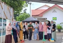 MIN 3 Lhokseumawe Gotong Royong Bersihkan Masjid jelang Ramadhan