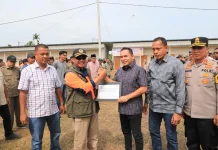 Pemko Lhokseumawe Serahkan Kunci 67 Huntara Bantuan BNPB