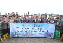 Polri-TNI dan Pemda Bersihkan Pantai Ujung Blang
