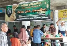 BUMG Lhok Mon Puteh Bagikan Daging dan Sembako