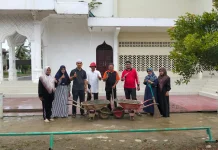 Sambut Ramadhan Kemenag Aceh Timur Bersihkan Masjid