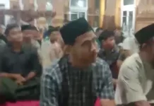 Jamaah Membludak di Malam Pertama Tarawih di Mesjid Syura Kandang