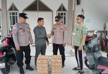 Warga Pusong Lama Terima Bantuan Telur dari Kapolres Lhokseumawe