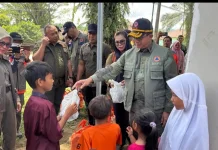 Kepala BNPB Tinjau Huntara di Aceh Tamiang